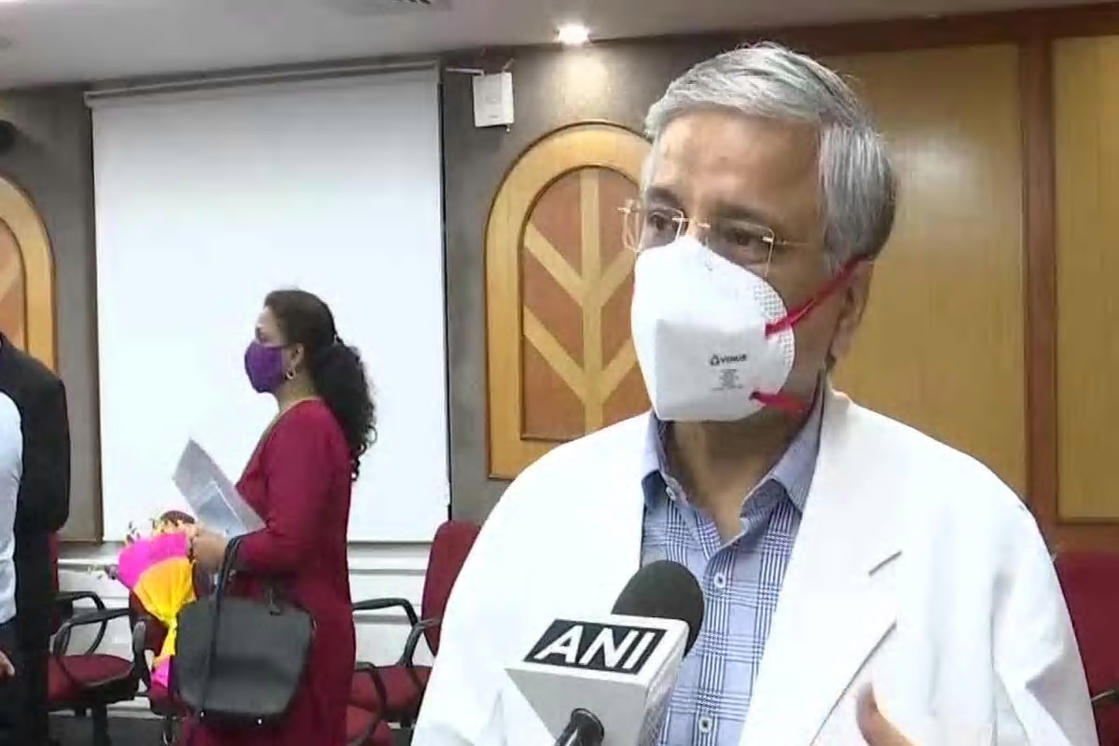 a group of people around each other: AIIMS Director Randeep Guleria